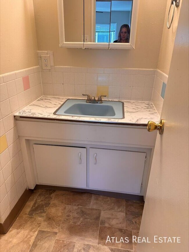 Building Photo - 551 S Fairfax St