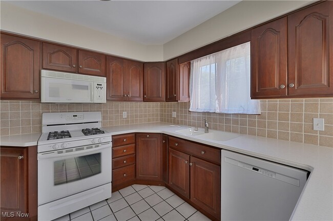 Building Photo - 4185 Adeer Dr