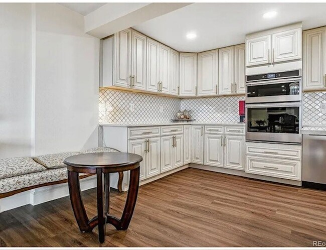 Building Photo - Eastmoor Park Condominiums