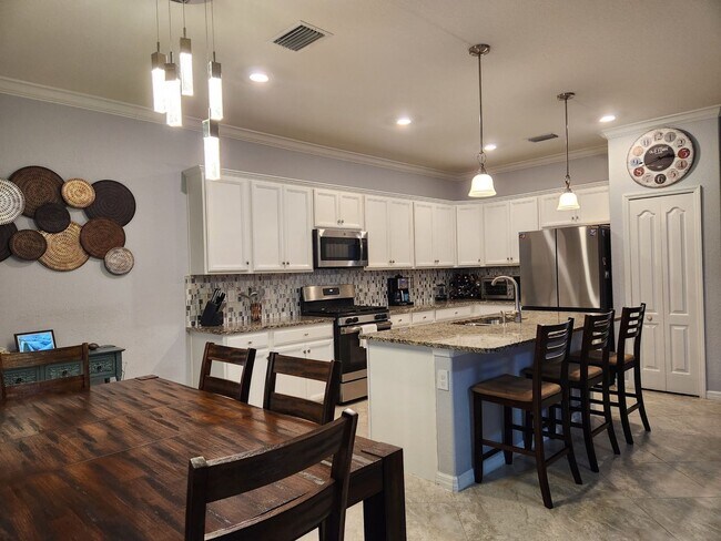 Building Photo - Spacious 4BR 3BA House in Lakewood Ranch