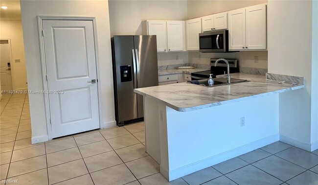 Foto del edificio - 3 br, 2.5 bath House - 1110 SW 6th Ct