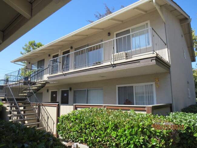 Building Photo - 1610 Cloverdale Ln