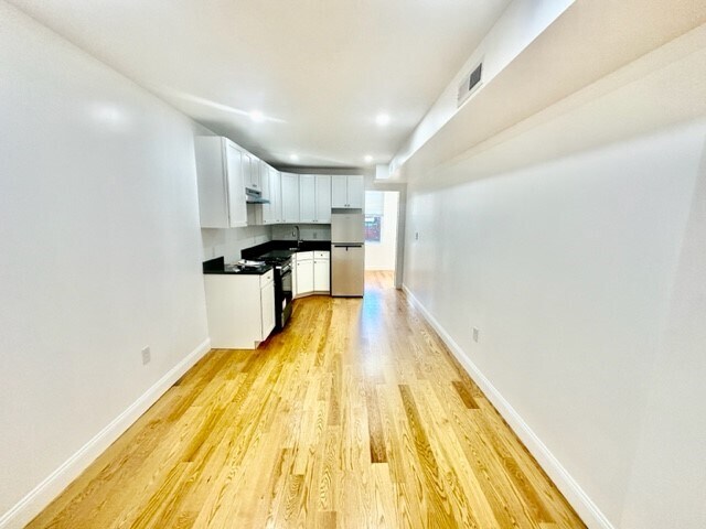 Building Photo - 284 Hanover St