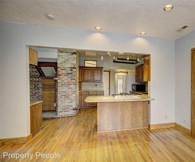 Building Photo - 4 br, 4 bath House - 1216 W. Boise Ave