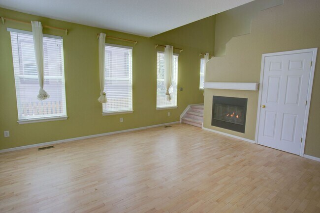 Foto del edificio - Spacious 4-Bedroom Home in Prime Littleton...
