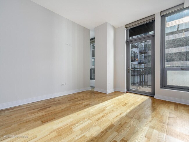 Building Photo - 565 W Quincy St