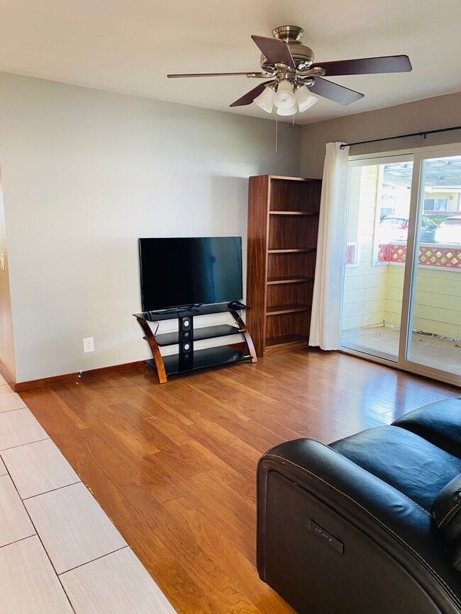 Building Photo - Fairway Terrace 2 bedroom, 2 bathroom bottom floor unit