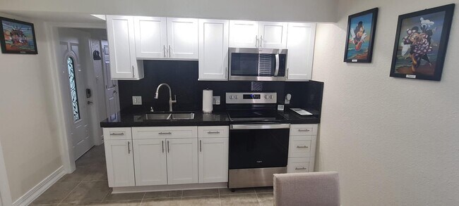Private New Kitchen - 2415 Berkshire Ct
