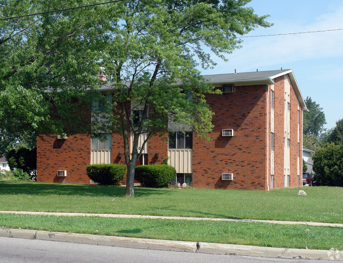 Primary Photo - 802 W Alexis Rd