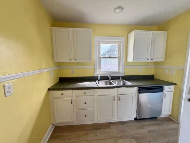 Building Photo - Coming Soon! Masonboro-south Wilmington location charming country home