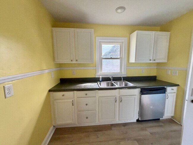 Foto del edificio - Coming Soon! Masonboro-south Wilmington location charming country home