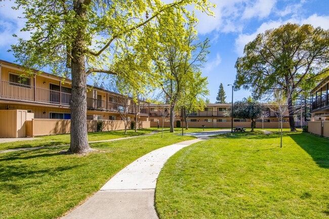 Interior Photo - Garden Club Apartments