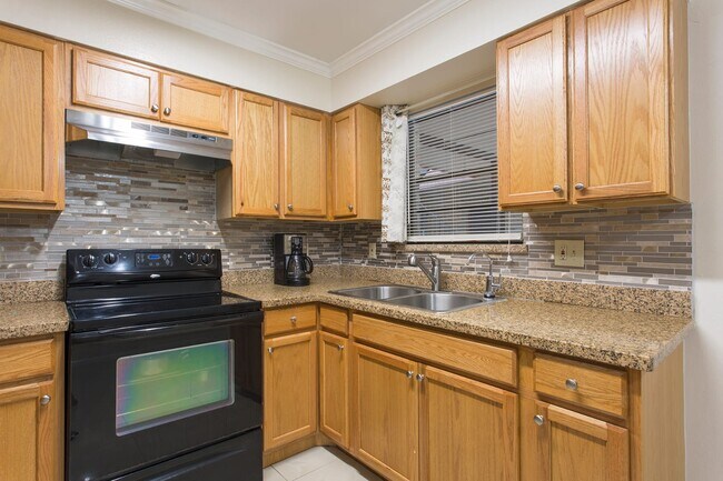 kitchen - 600 Toronto Ave
