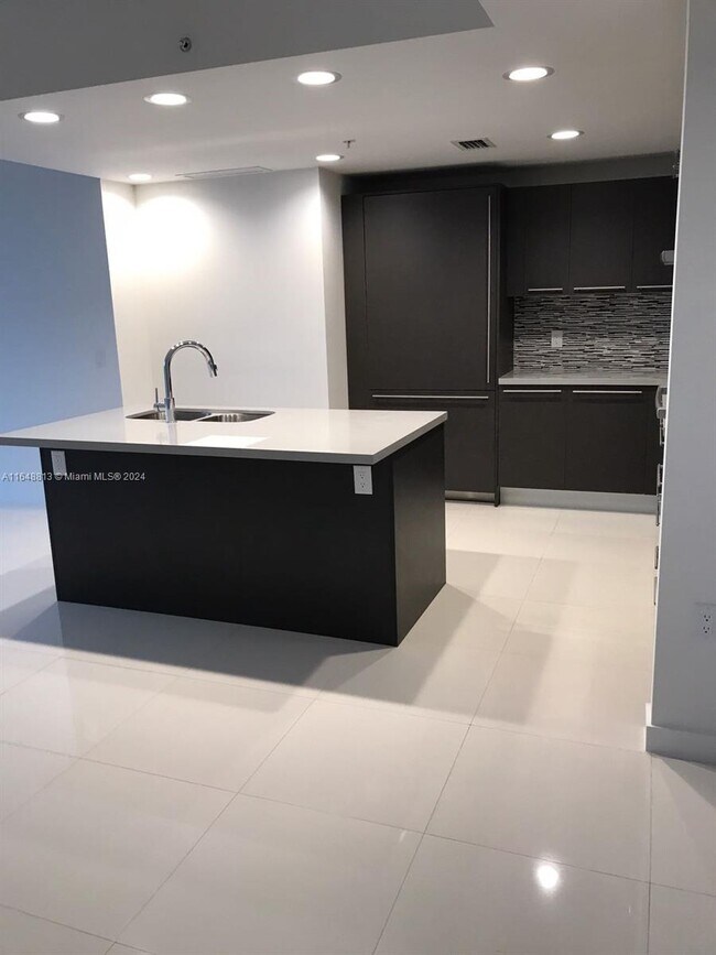 Foto del edificio - 7661 NW 107th Ave
