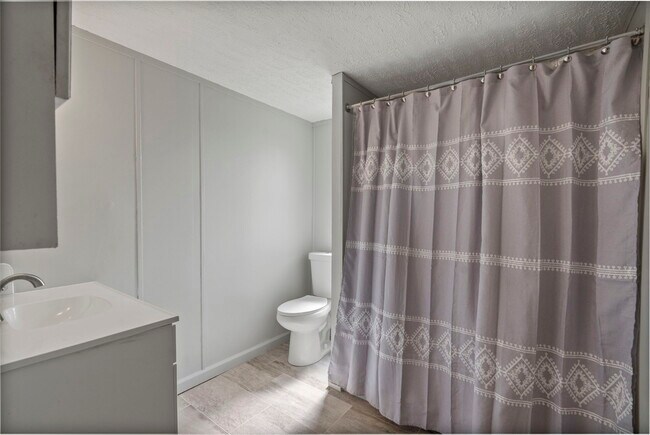 Foto del edificio - 4534 Roy Cole Rd