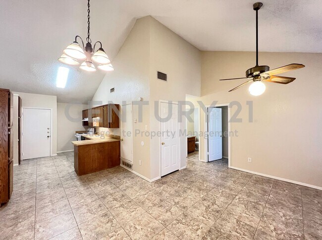 Foto del edificio - Adorable 2/1.5 Duplex in Weatherford For Rent!