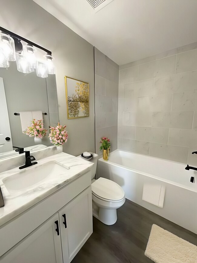 Foto del edificio - 713 Melody Ln