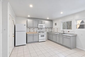 Building Photo - 303 43rd St