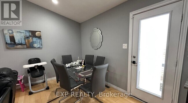 Photo du bâtiment - 1004 Marigold St