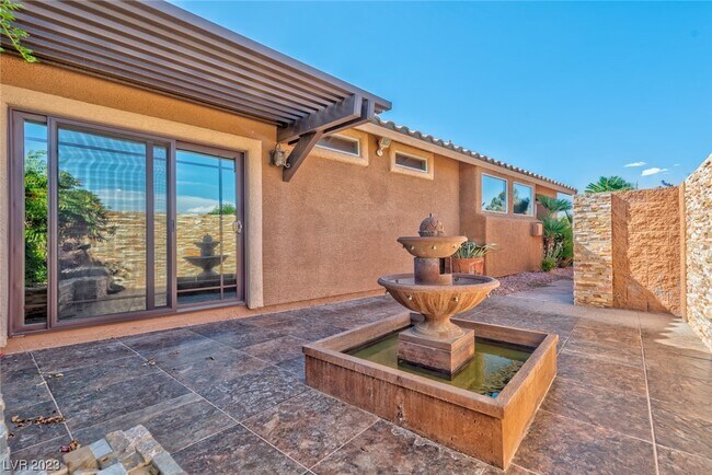 Foto del edificio - 10600 Royal Willow Pl