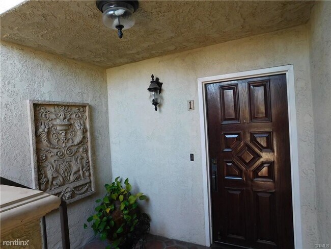 Foto del edificio - 2 br, 2 bath Condo - 3935 Bluff Pl Apt 1