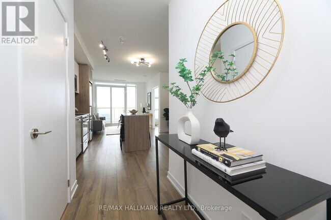 Photo du bâtiment - 1787 St Clair Ave W