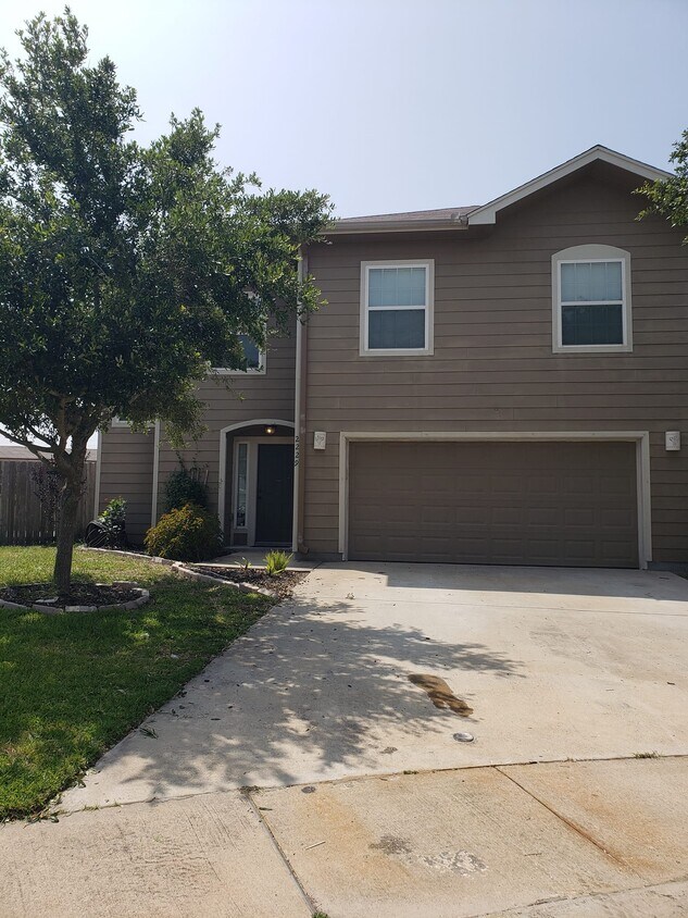 2229 Oak Crest Dr, Corpus Christi, TX 78418 House for Rent in Corpus