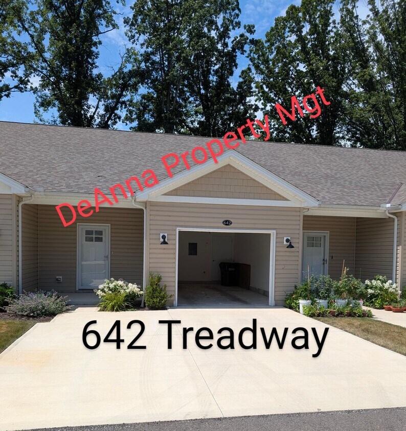 Primary Photo - 2 Bedroom ranch Treadway Ponds Cluster Homes