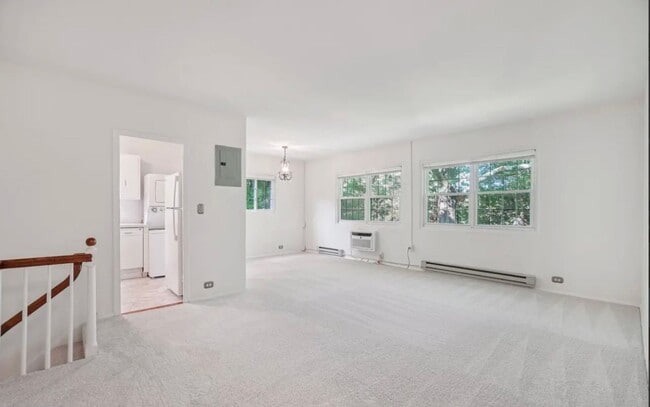 Building Photo - Charming Tree-Top Condo in Historic Parkfa...