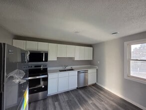 Building Photo - 107 Grundy St