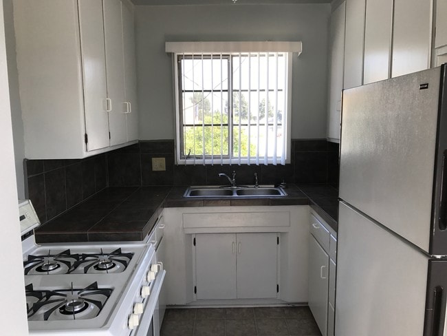 4. Kitchen - 11330 Mississippi Ave
