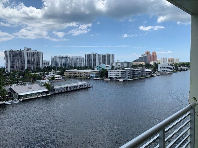 Foto del edificio - 2900 NE 30th St
