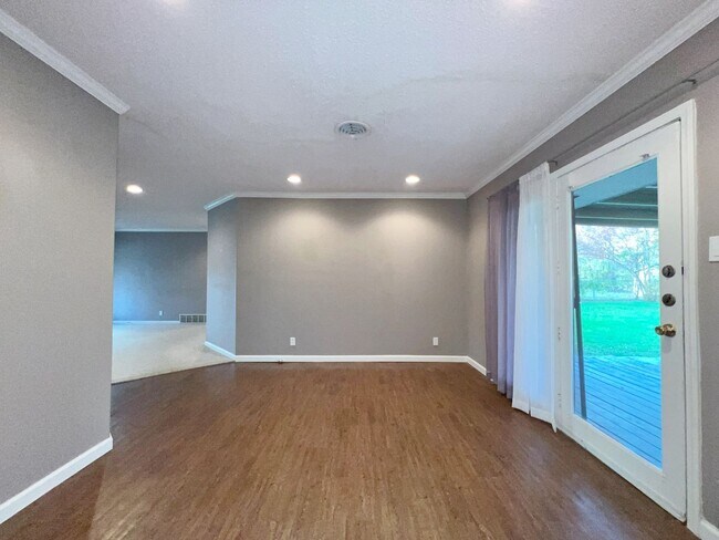 Building Photo - Nice 2/2/2 in North Richland Hills Ready f...