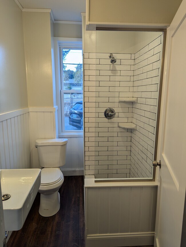 Renovated full bath - 57 Clemence St