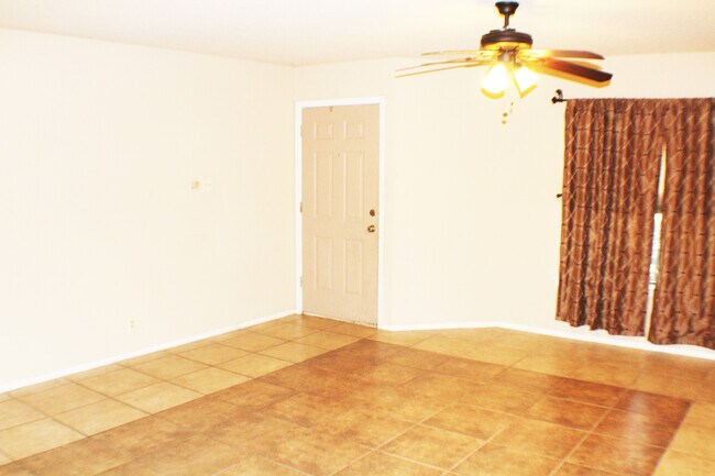 Foto del edificio - Lovely rental home near UTSA and USAA. Rea...