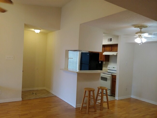 Building Photo - 10555 Turtlewood Ct