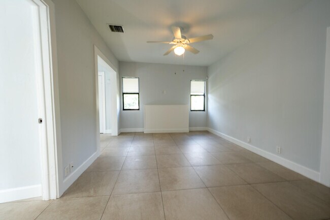 Building Photo - 423 53rd St