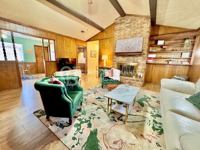 Foto del edificio - 4409 75th Dr