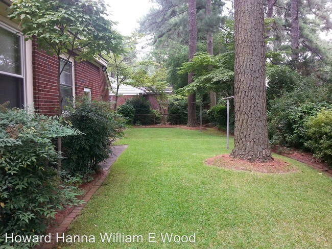 Building Photo - 1431 Sweet Briar Ave