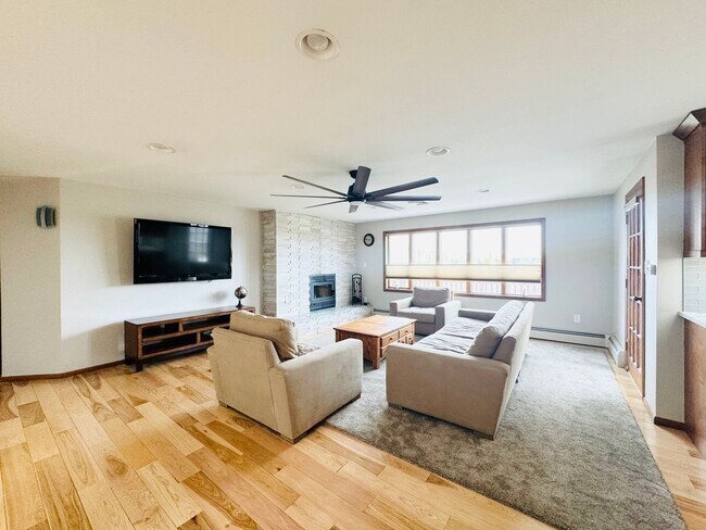 Foto del edificio - 4 Bedroom 2 Bathroom Home in a Quiet Count...