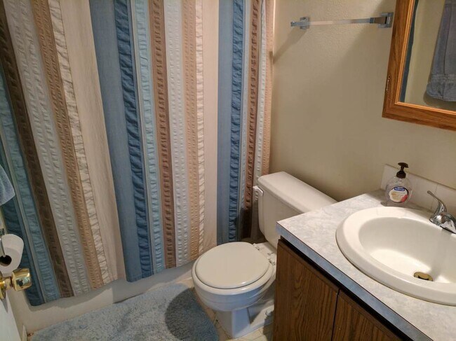 Foto del edificio - Quiet Norwalk house for rent