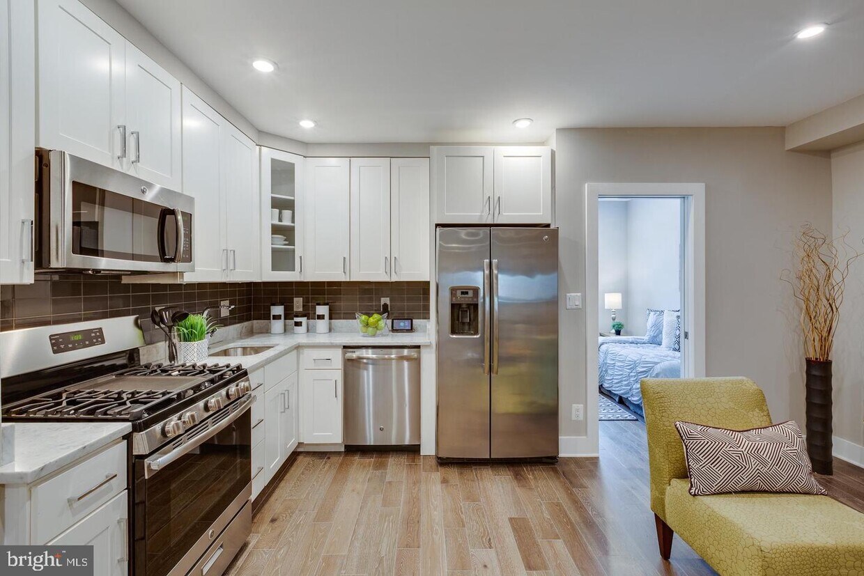 Foto principal - 220 T St NE