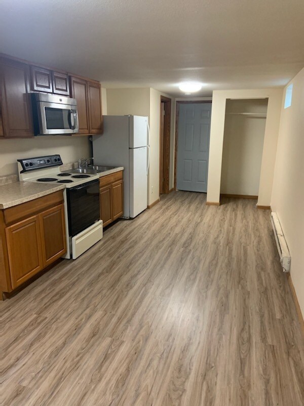 Kitchen - 20427 Clark Ave Apt 12