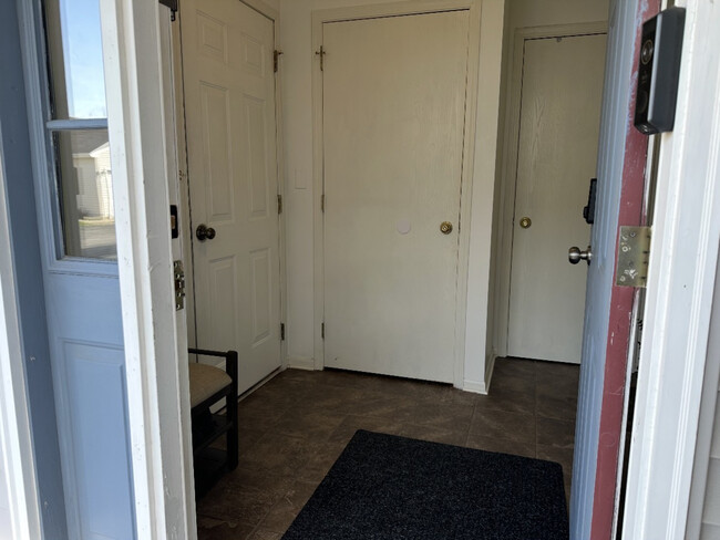 Building Photo - 542 Timber Dr
