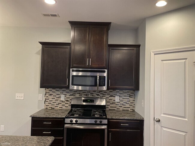 Building Photo - 3 br, 2.5 bath Townhome - 1012 Historic Ci...