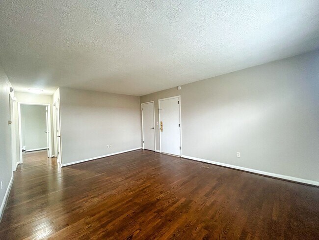 Foto del edificio - 5845 Shadymist Ln
