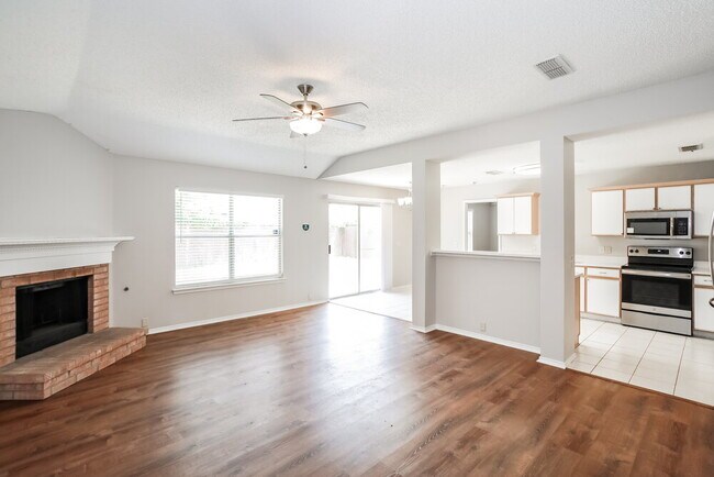 Foto del edificio - 1024 Beechwood Dr