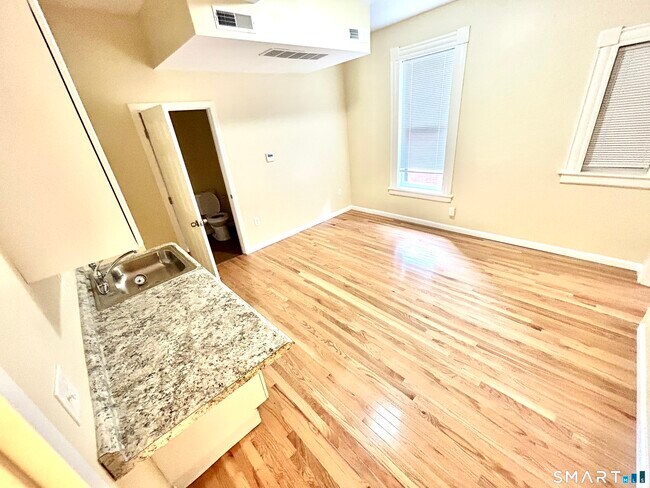 Foto del edificio - 135 W Main St