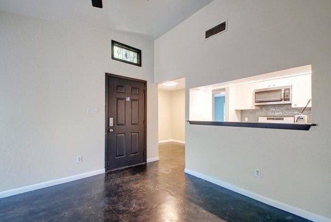 Foto del edificio - Wonderful Secluded Condo in Old South Austin