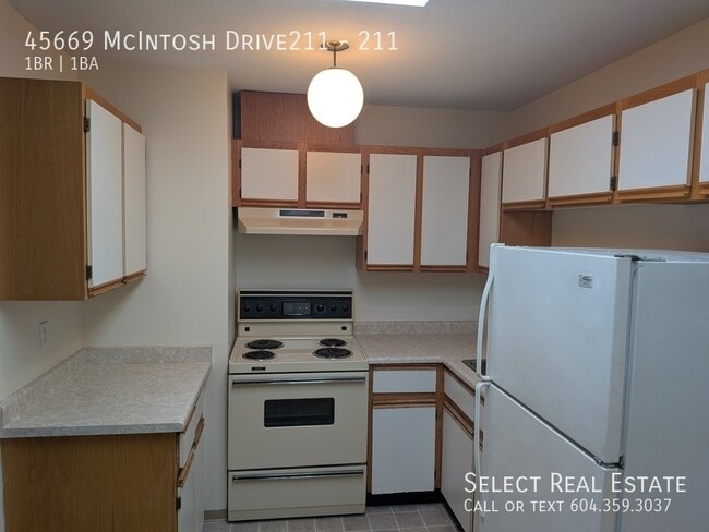 Building Photo - 45669 McIntosh Dr
